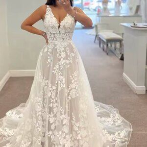 Sleeveless wedding dress size 16W